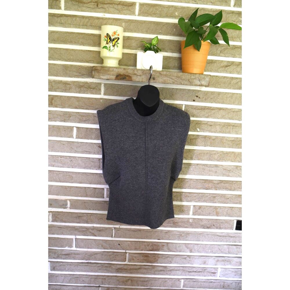 Zara Gray Wool Preppy Vest Medium Sweater Capsule Classic darted ribbed